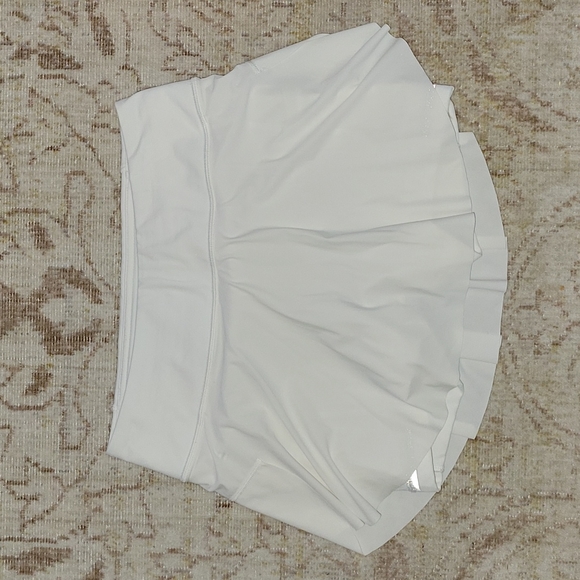 Lululemon Quick Pace Skirt w Shorts  WHITE  sz 2 - Picture 5 of 6